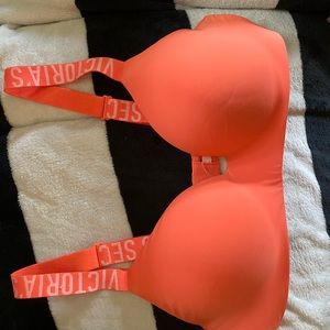 Victoria’s Secret 38C